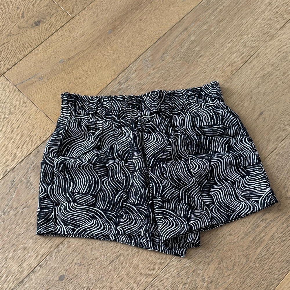 a new day Black & White Zebra-Print Elastic Waist Shorts XSmall